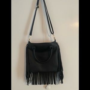 🛍 Fringe Black Bag! Nicely constructed! Looks Feels like Leather! Boho, Clean!